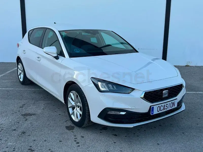 Usado Seat Leon Style 115 CV (84 kW) 2020 Blanco Berlina