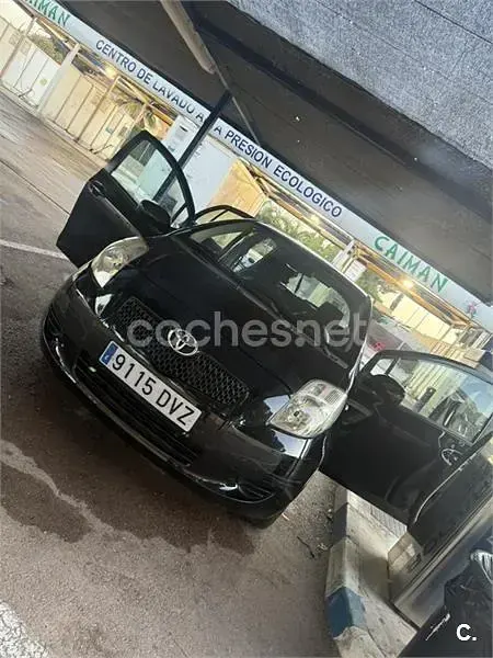 Usado Toyota Yaris 90 CV (66 kW) 2006 Negro Berlina