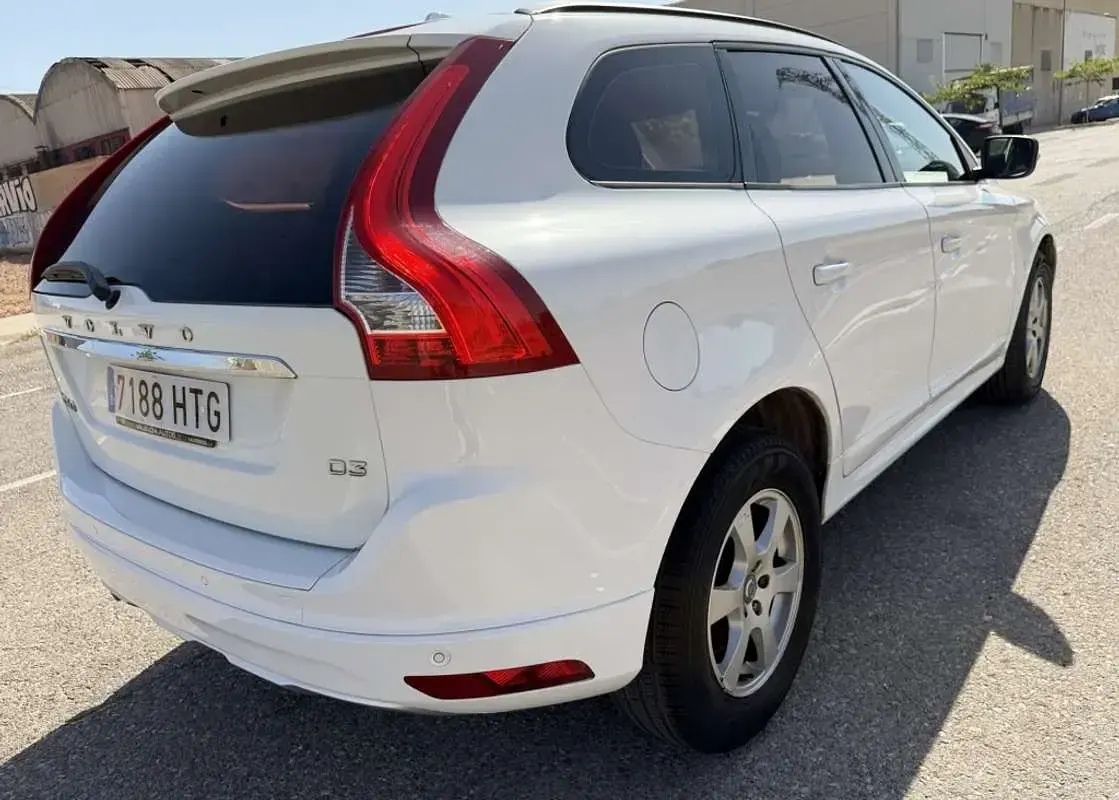 Usado Volvo XC60 Momentum 136 CV (100 kW) 2014 Blanco SUV
