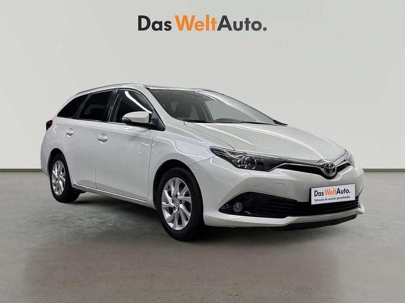 Blanco Usado 2017 Toyota Auris Touring Sports Active Familiar | 13.900 € - Imagen 1/4