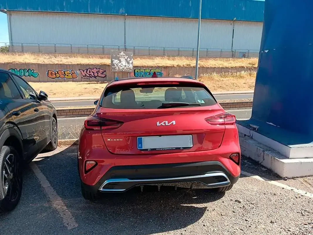 Nuevo Kia XCeed 101 CV (74 kW) 2025 Rojo SUV