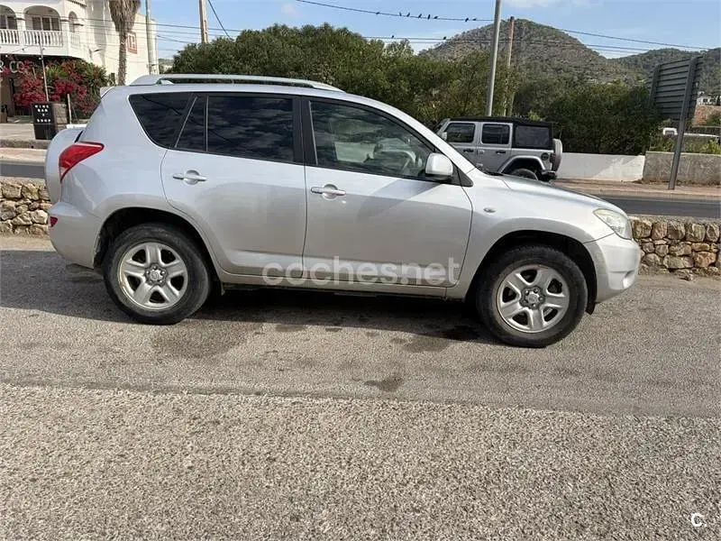 Usado Toyota RAV4 Luna 152 CV (111 kW) 2008 Gris / plata SUV