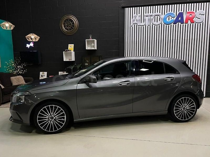 Usado Mercedes A180 Urban 109 CV (80 kW) 2015 Gris / plata Berlina