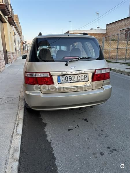 Usado Kia Carens LX 112 CV (82 kW) 2002 Beige Monovolumen