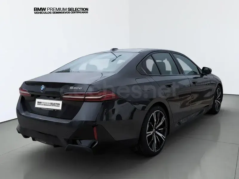 Nuevo BMW 530e Comfort Edition 299 CV (219 kW) 2026 Gris / plata Berlina