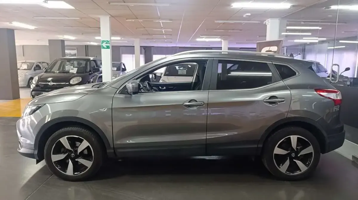 Usado Nissan Qashqai N-Connecta 110 CV (80 kW) 2017 Gris SUV
