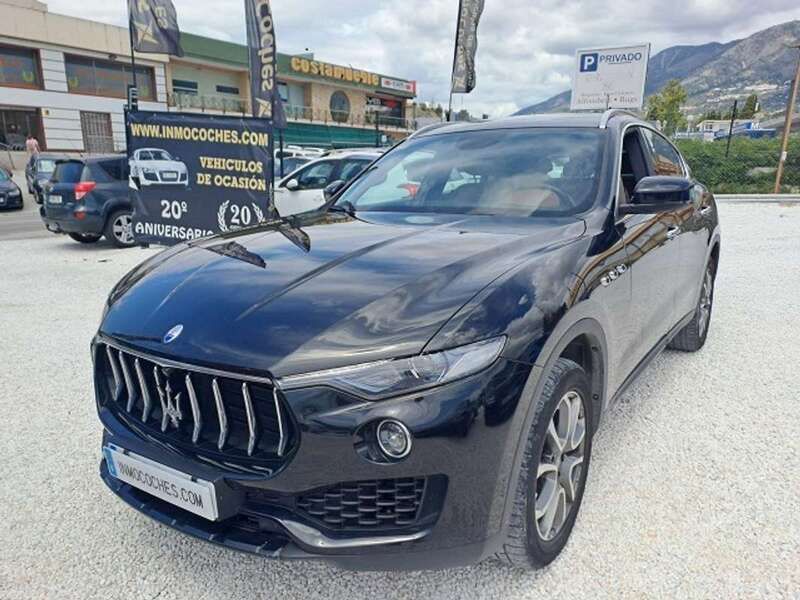 Negro Usado 2017 Maserati Levante GranLusso SUV | 34.999 € (Caro) - Imagen 1/4