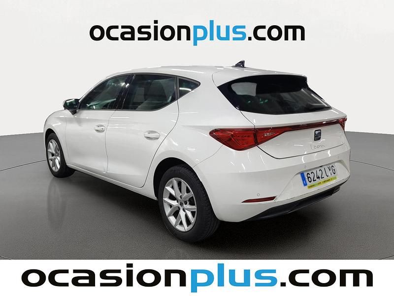 Usado Seat Leon Style 150 CV (110 kW) 2022 Blanco Berlina