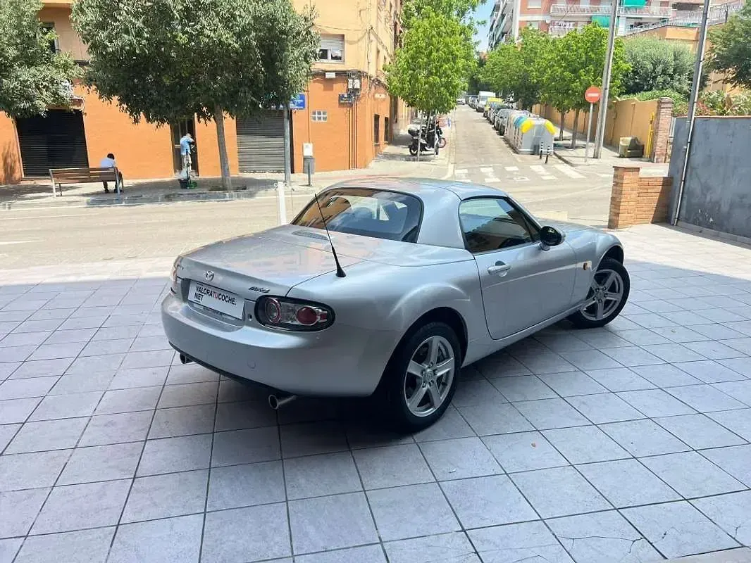Usado Mazda MX5 Active 126 CV (92 kW) 2009 Gris Descapotable
