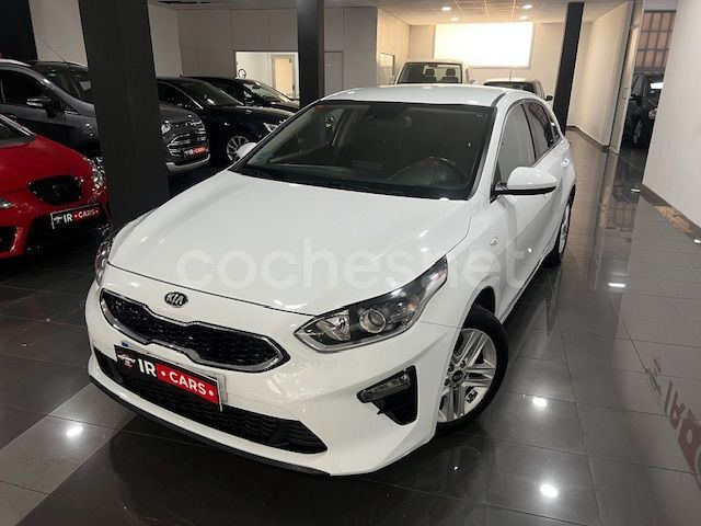 Blanco Usado 2019 Kia Ceed Berlina | 12.499 € (Precio justo) - Imagen 1/4