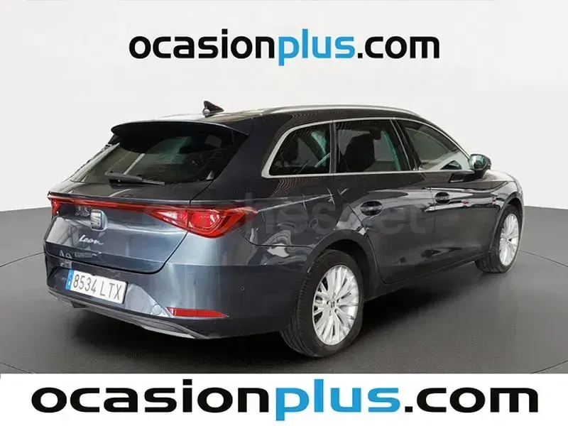 Usado Seat Leon XCELLENCE 130 CV (95 kW) 2021 Gris / plata Familiar