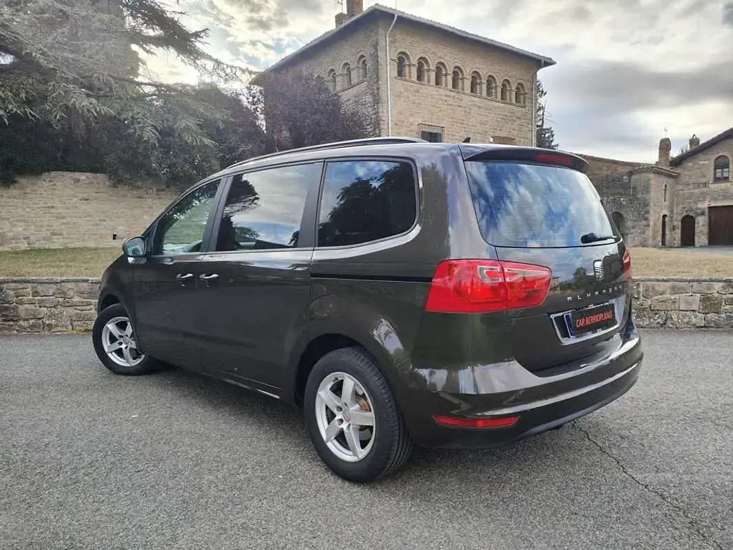Usado Seat Alhambra Style 140 CV (102 kW) 2014 Gris Monovolumen