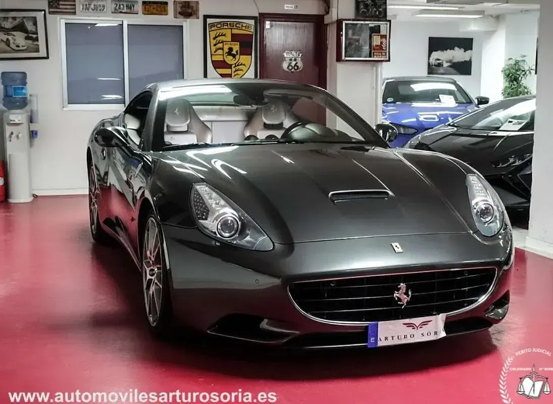 Usado Ferrari California 460 CV (338 kW) 2010 Gris Descapotable