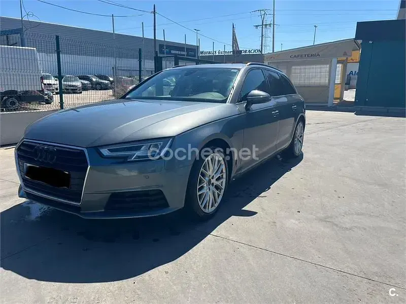 Usado Audi A4 S-Line 190 CV (139 kW) 2018 Gris / plata Familiar