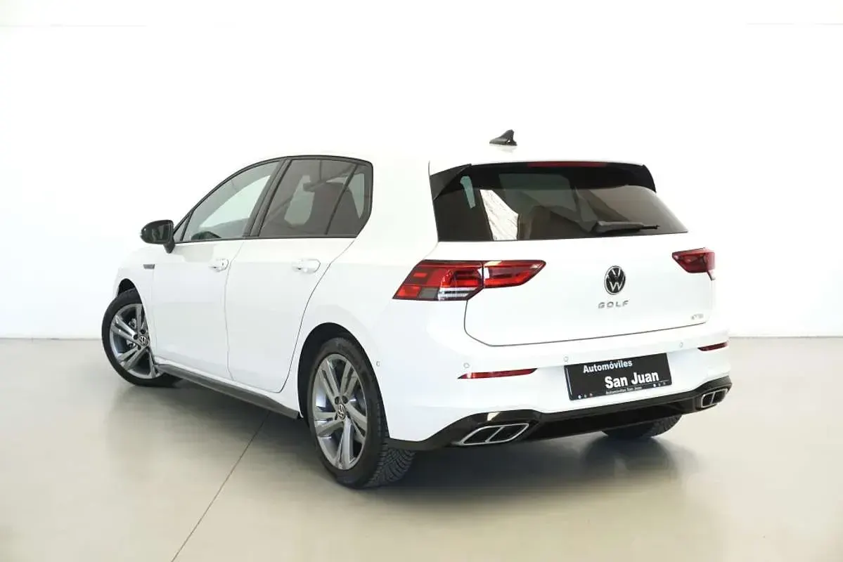 Usado VW Golf VIII R-line 131 CV (96 kW) 2023 Blanco Utilitario