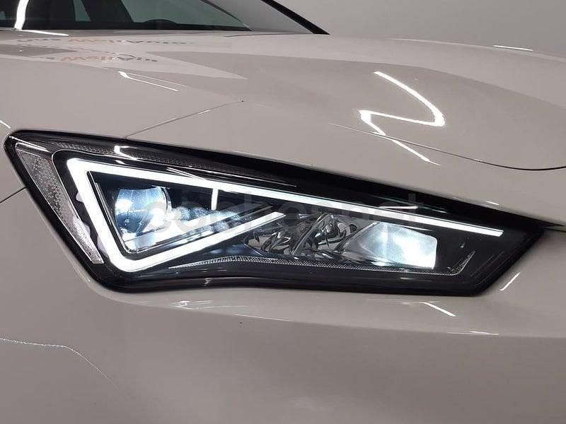 Usado Seat Leon FR 150 CV (110 kW) 2025 Blanco Familiar