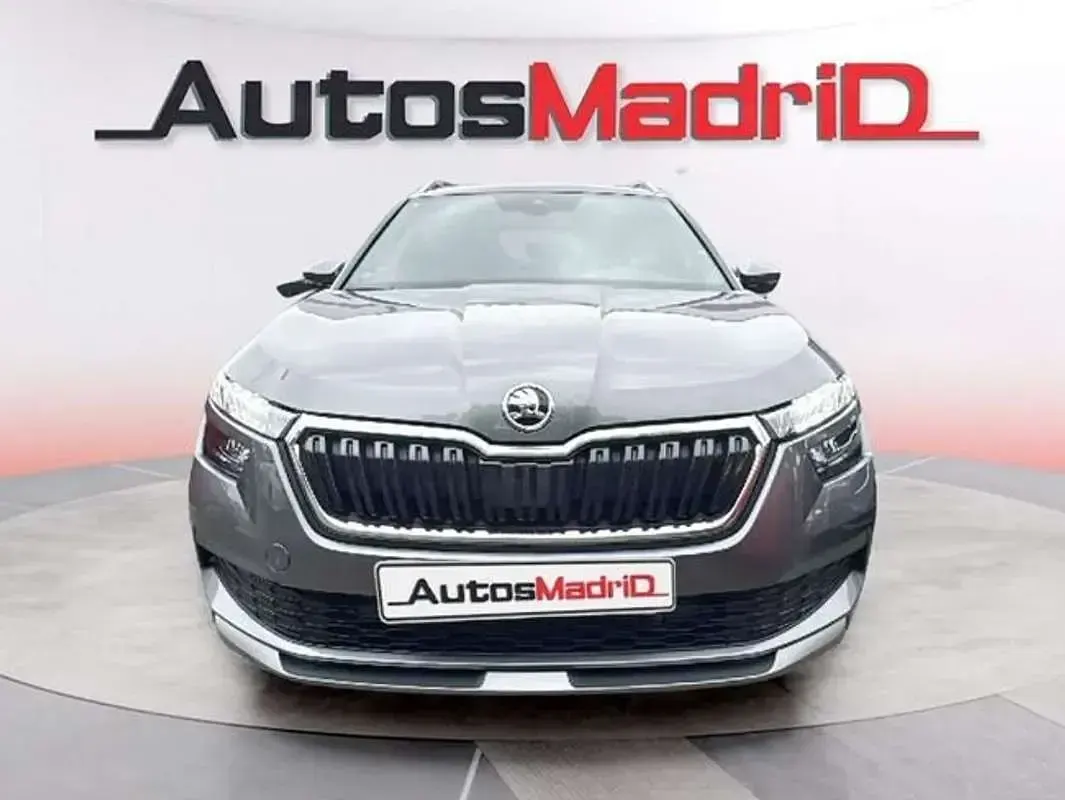 Usado Skoda Kamiq Monte Carlo 116 CV (85 kW) 2023 Gris / plata SUV