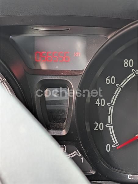 Usado Ford Fiesta Trend 82 CV (60 kW) 2010 Gris / plata Berlina