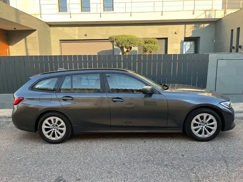 Usado BMW 318 150 CV (110 kW) 2021 Gris / plata Familiar