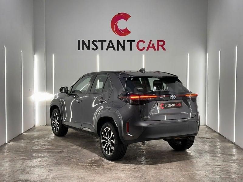 Usado Toyota Yaris Cross Active 116 CV (85 kW) 2023 Gris / plata SUV