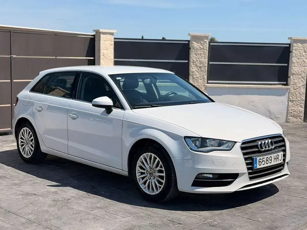 Usado Audi A3 Sportback Ambiente 125 CV (91 kW) 2013 Blanco Utilitario