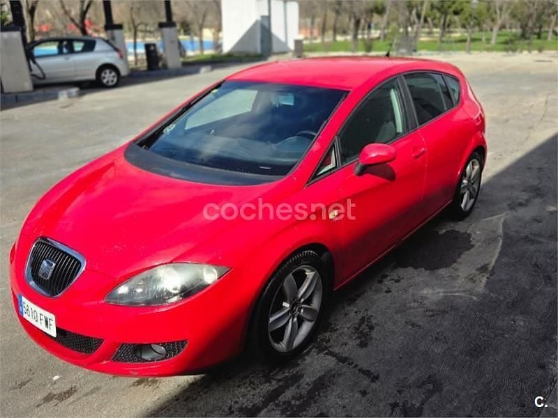 Usado Seat Leon Sport 140 CV (102 kW) 2007 Rojo Utilitario