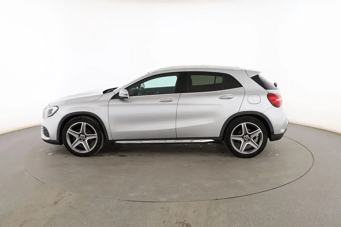 Usado Mercedes GLA200 AMG line 136 CV (100 kW) 2019 Gris SUV