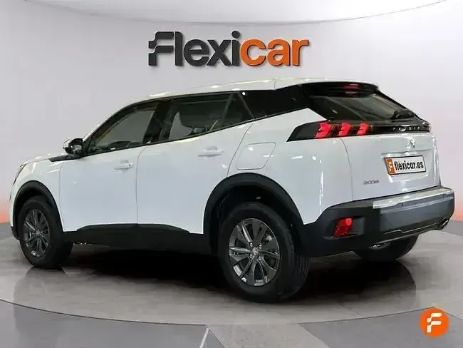 Usado Peugeot 2008 Active 110 CV (80 kW) 2021 Blanco SUV