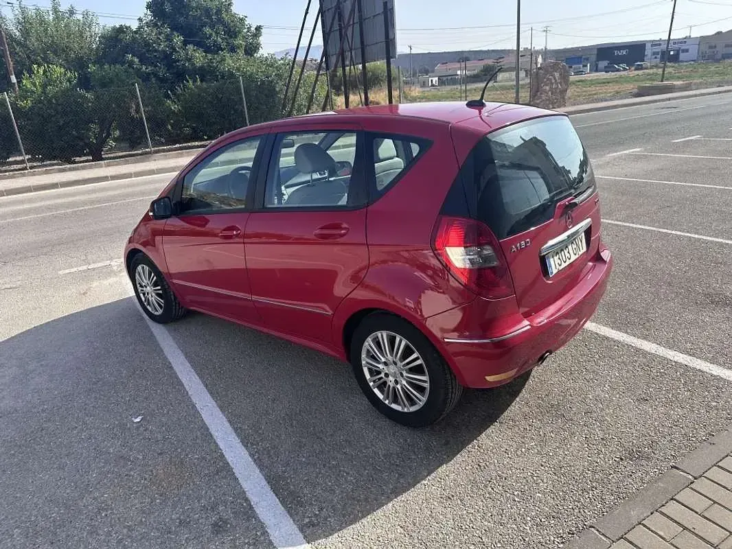 Usado Mercedes A160 Elegance 82 CV (60 kW) 2009 Rojo Utilitario