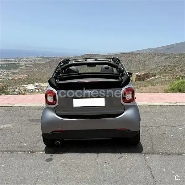 Usado Smart ForTwo Cabrio Prime 90 CV (66 kW) 2017 Gris / plata Descapotable