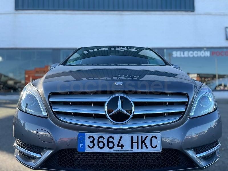 Usado Mercedes B200 136 CV (100 kW) 2013 Gris / plata Monovolumen