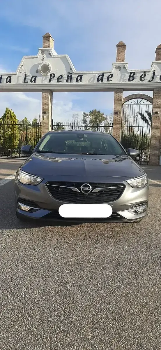 Usado Opel Insignia Selective 136 CV (100 kW) 2017 Gris Berlina