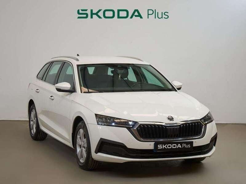 Blanco Usado 2021 Skoda Octavia Ambition Utilitario | 19.500 € (Precio justo) - Imagen 1/4