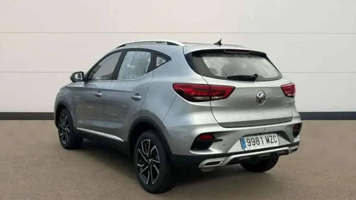 Usado MG ZS Luxury 106 CV (77 kW) 2025 Plateado SUV