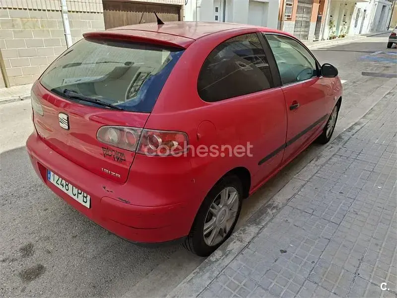Usado Seat Ibiza Stylance 75 CV (55 kW) 2003 Rojo Utilitario