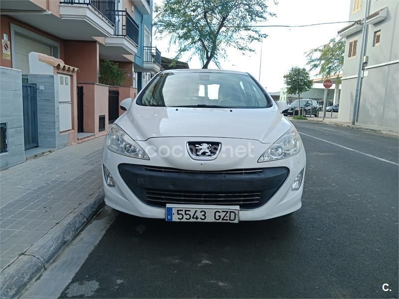 Usado Peugeot 308 90 CV (66 kW) 2010 Blanco Berlina