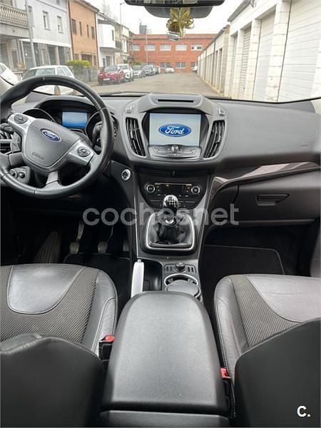 Usado Ford Kuga Titanium 120 HP (88 kW) 2015 Branco SUV