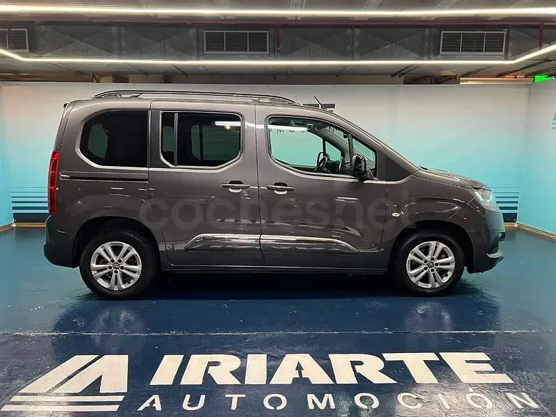 Usado Toyota Proace Verso Active 110 CV (80 kW) 2023 Gris / plata Familiar