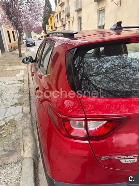 Usado Kia Stonic 100 CV (73 kW) 2021 Rojo SUV