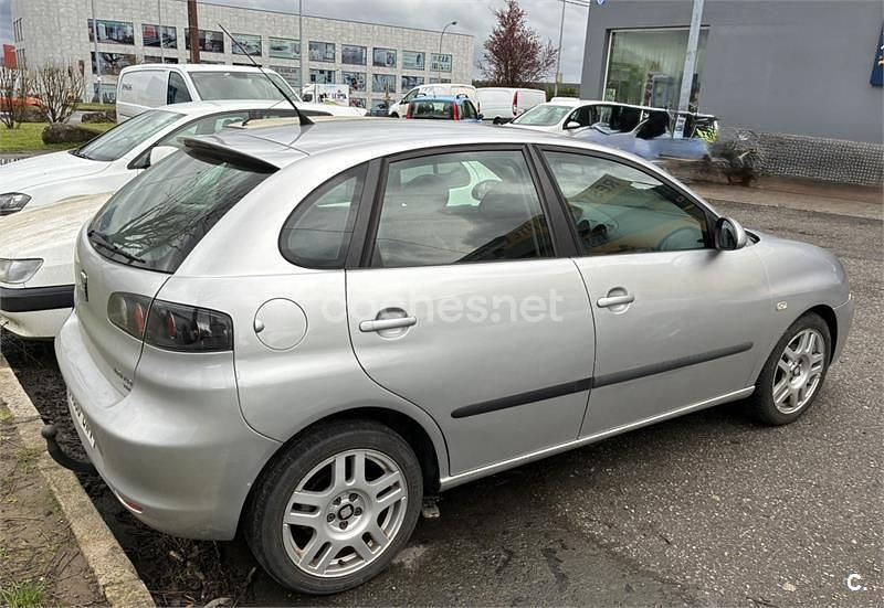 Usado Seat Ibiza Sport 130 CV (95 kW) 2001 Gris / plata Utilitario