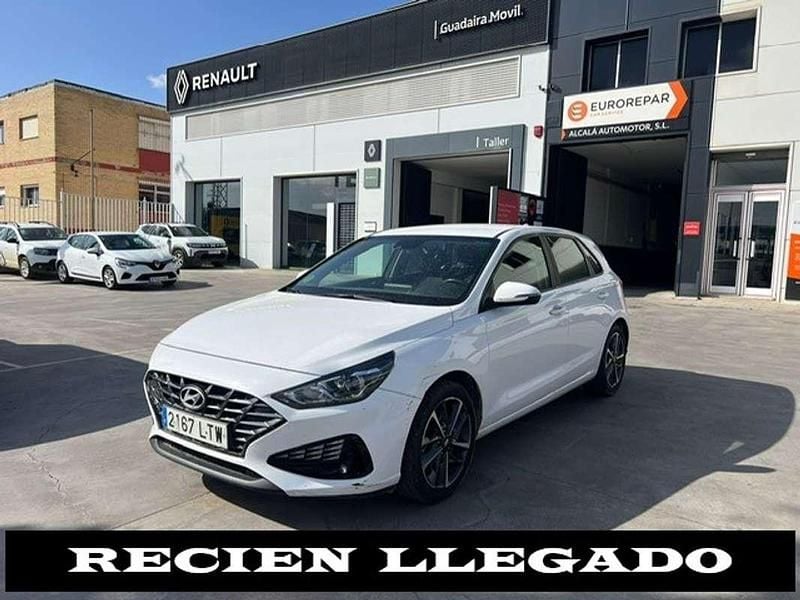Usado Hyundai i30 110 CV (80 kW) 2021 Blanco Utilitario