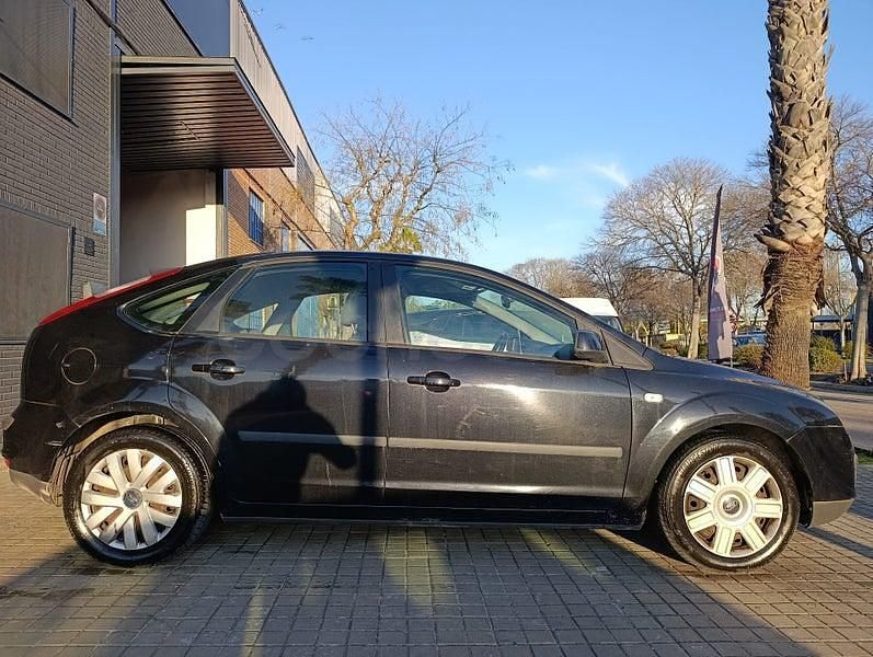 Usado Ford Focus Trend 115 CV (84 kW) 2006 Negro Berlina