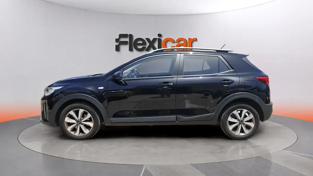Usado Kia Stonic 84 CV (61 kW) 2021 Negro SUV