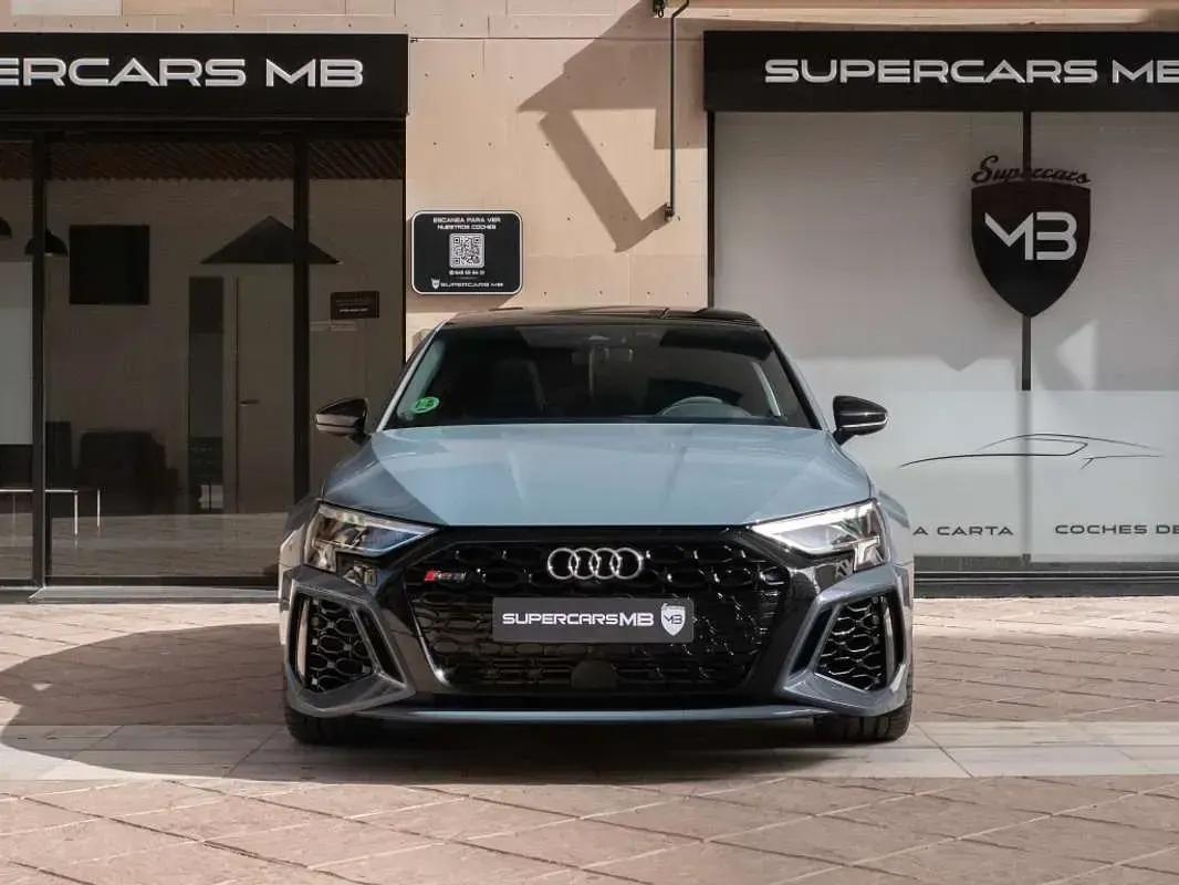 Usado Audi RS3 Sportback Ambiente 400 CV (294 kW) 2023 Gris Utilitario