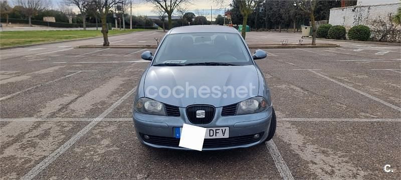 Usado Seat Ibiza 100 CV (73 kW) 2005 Gris / plata Berlina