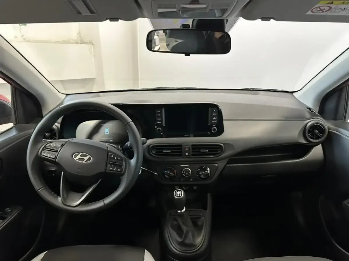 Nuevo Hyundai i10 63 CV (46 kW) 2026 Rojo Utilitario