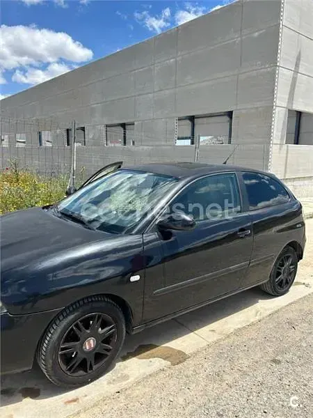 Usado Seat Ibiza Stella 75 CV (55 kW) 2003 Negro Utilitario
