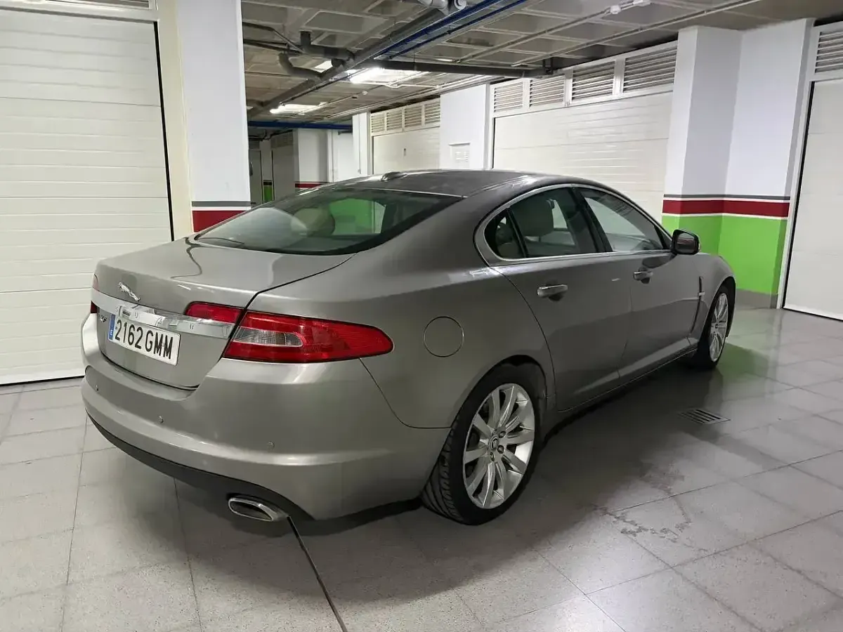 Usado Jaguar XF Premium Luxury 207 CV (152 kW) 2009 Gris Berlina