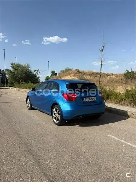Usado Mercedes A180 Urban 122 CV (89 kW) 2013 Azul Utilitario