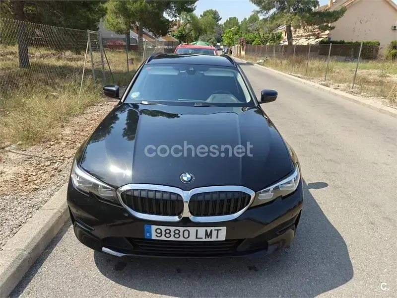 Usado BMW 318 150 CV (110 kW) 2021 Negro Familiar